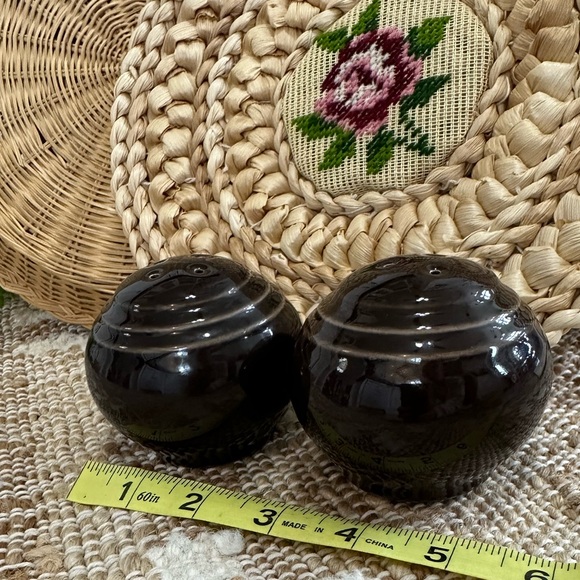 Vintage Dark Brown Ceramic Salt and Pepper Shaker Set - Picture 12 of 16